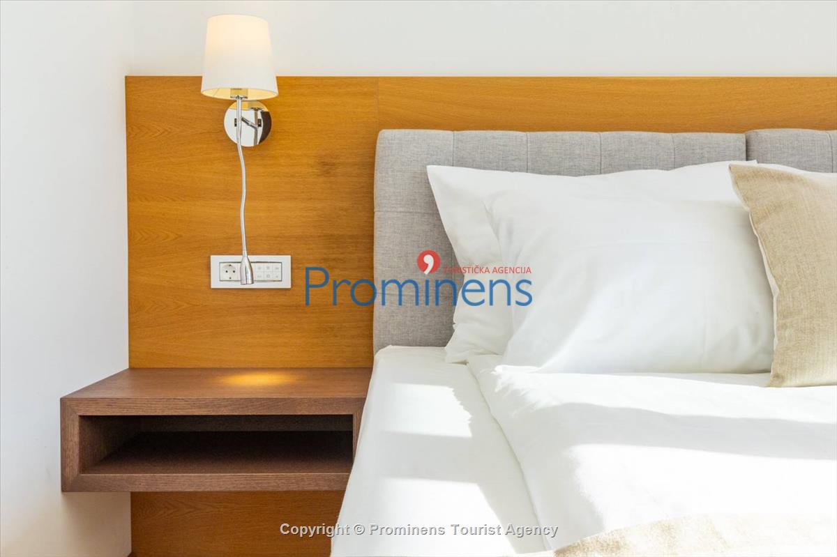 Pool apartment Maja & Petra Makarska