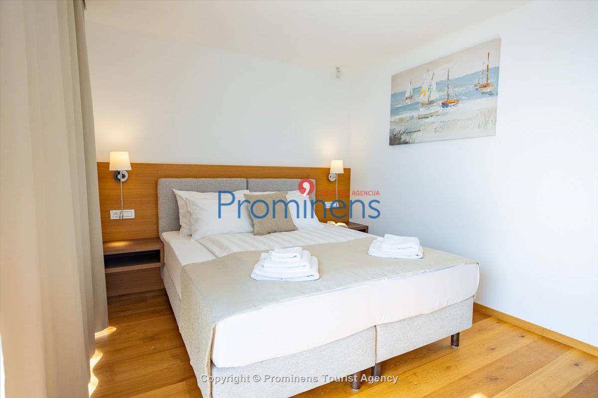 Pool apartment Maja & Petra Makarska