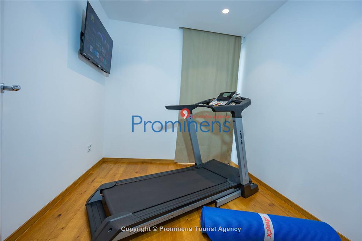 Pool apartment Maja & Petra Makarska