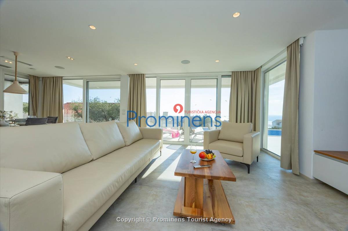 Pool apartment Maja & Petra Makarska