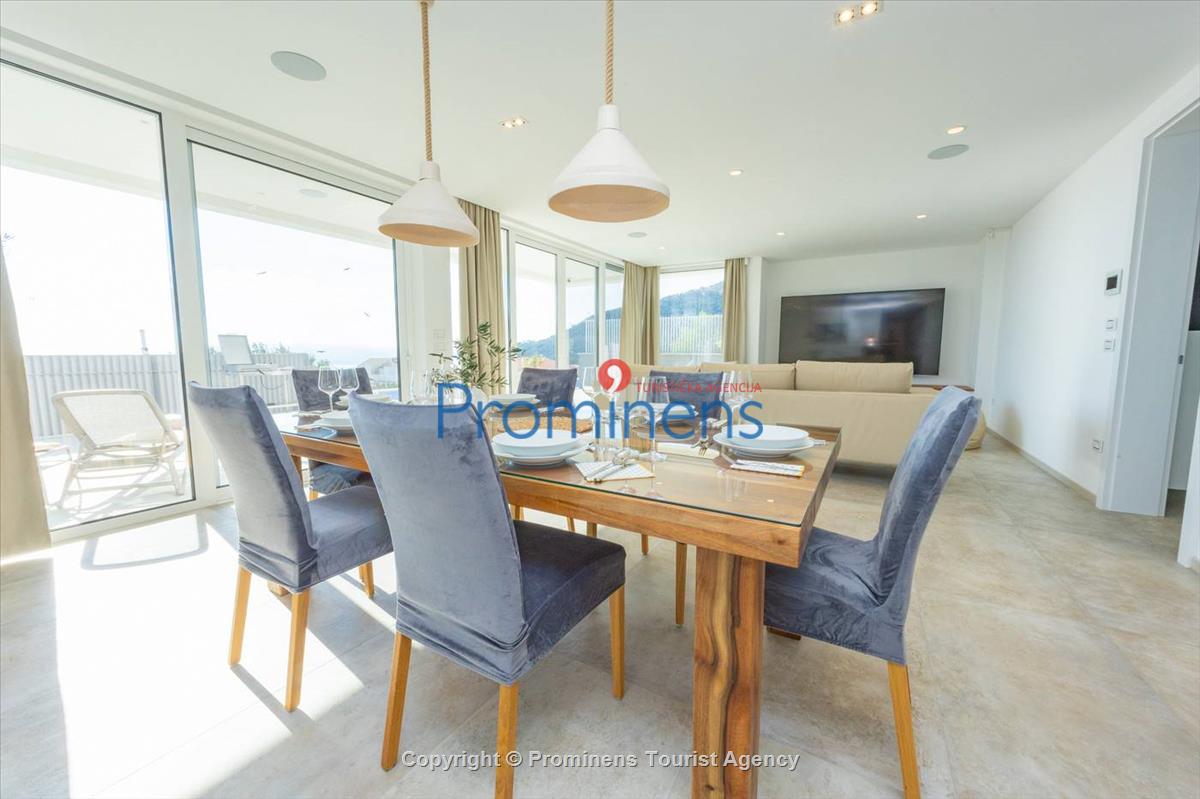 Pool apartment Maja & Petra Makarska