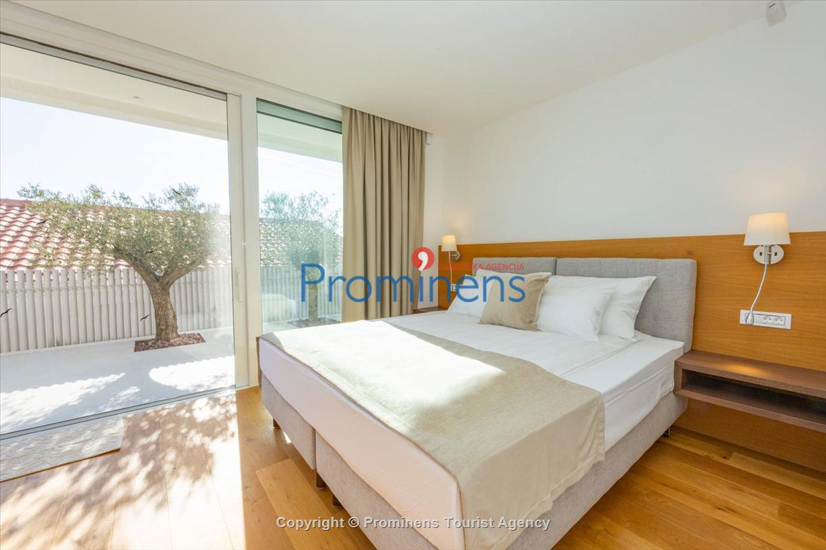 Pool apartment Maja & Petra Makarska