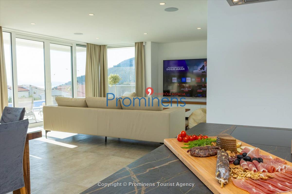 Pool apartment Maja & Petra Makarska