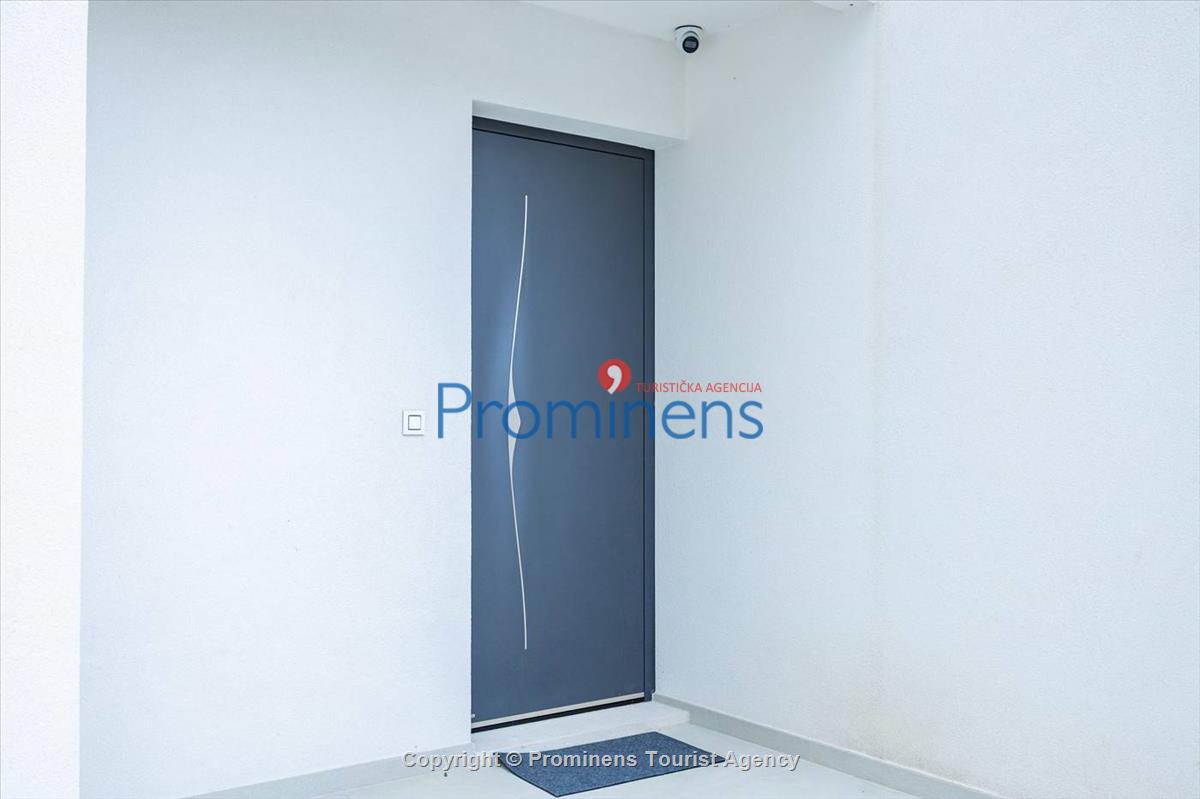 Pool apartment Maja & Petra Makarska