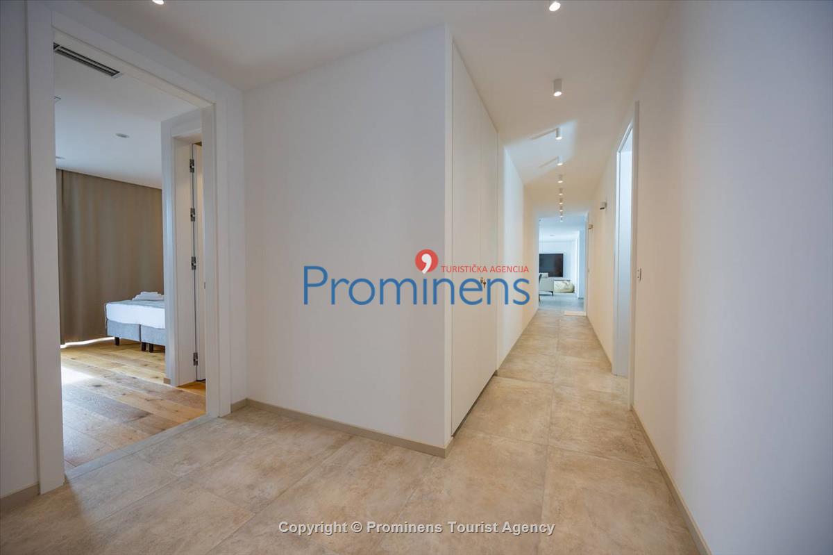 Pool apartment Maja & Petra Makarska