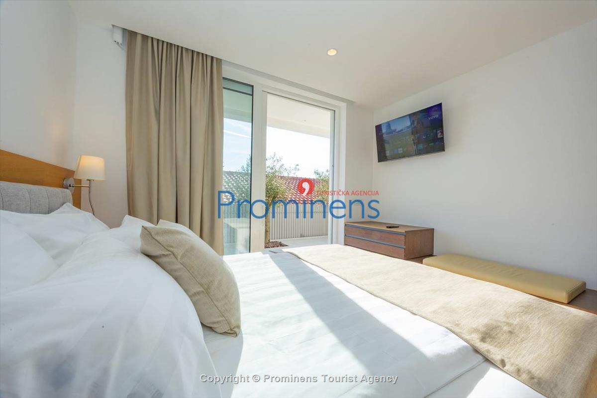 Pool apartment Maja & Petra Makarska