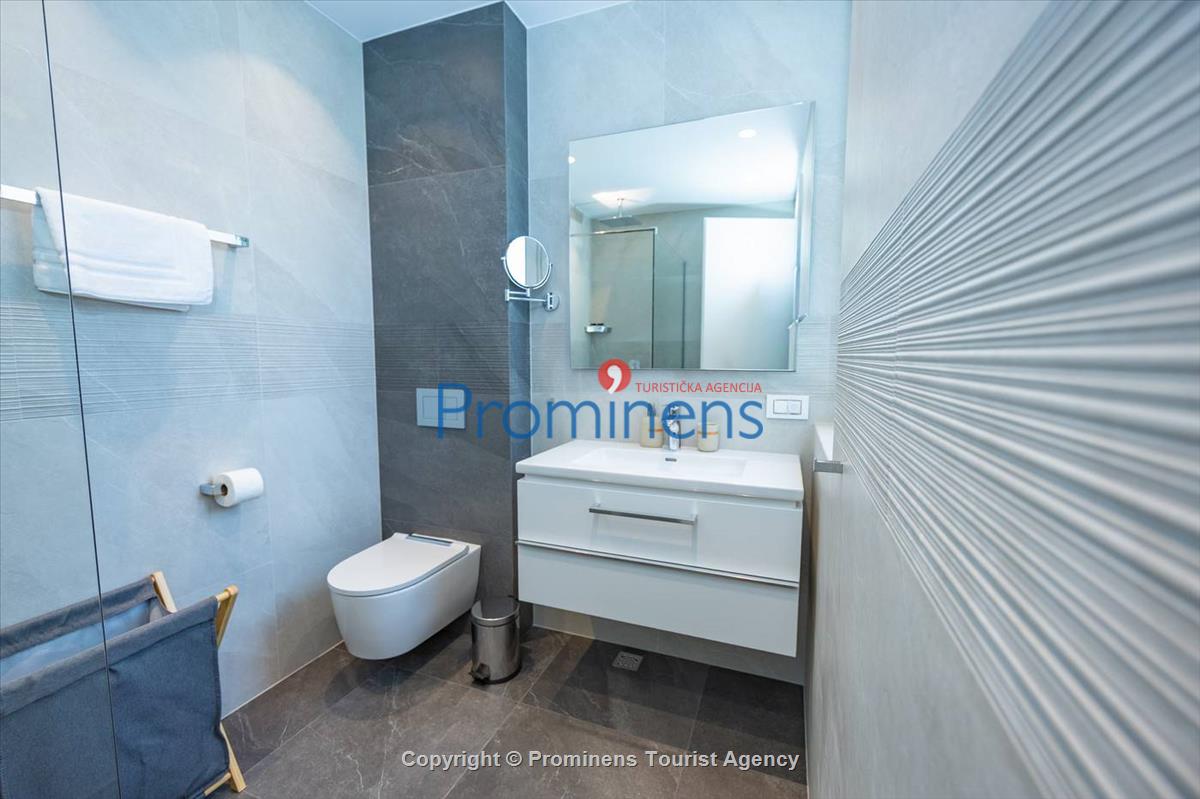 Pool apartment Maja & Petra Makarska