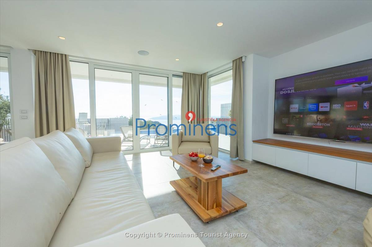 Pool apartment Maja & Petra Makarska