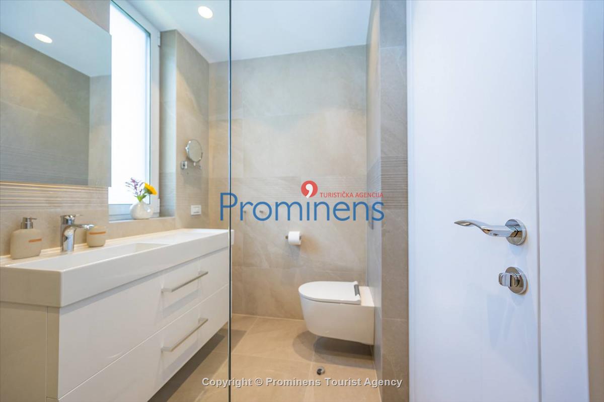 Pool apartment Maja & Petra Makarska