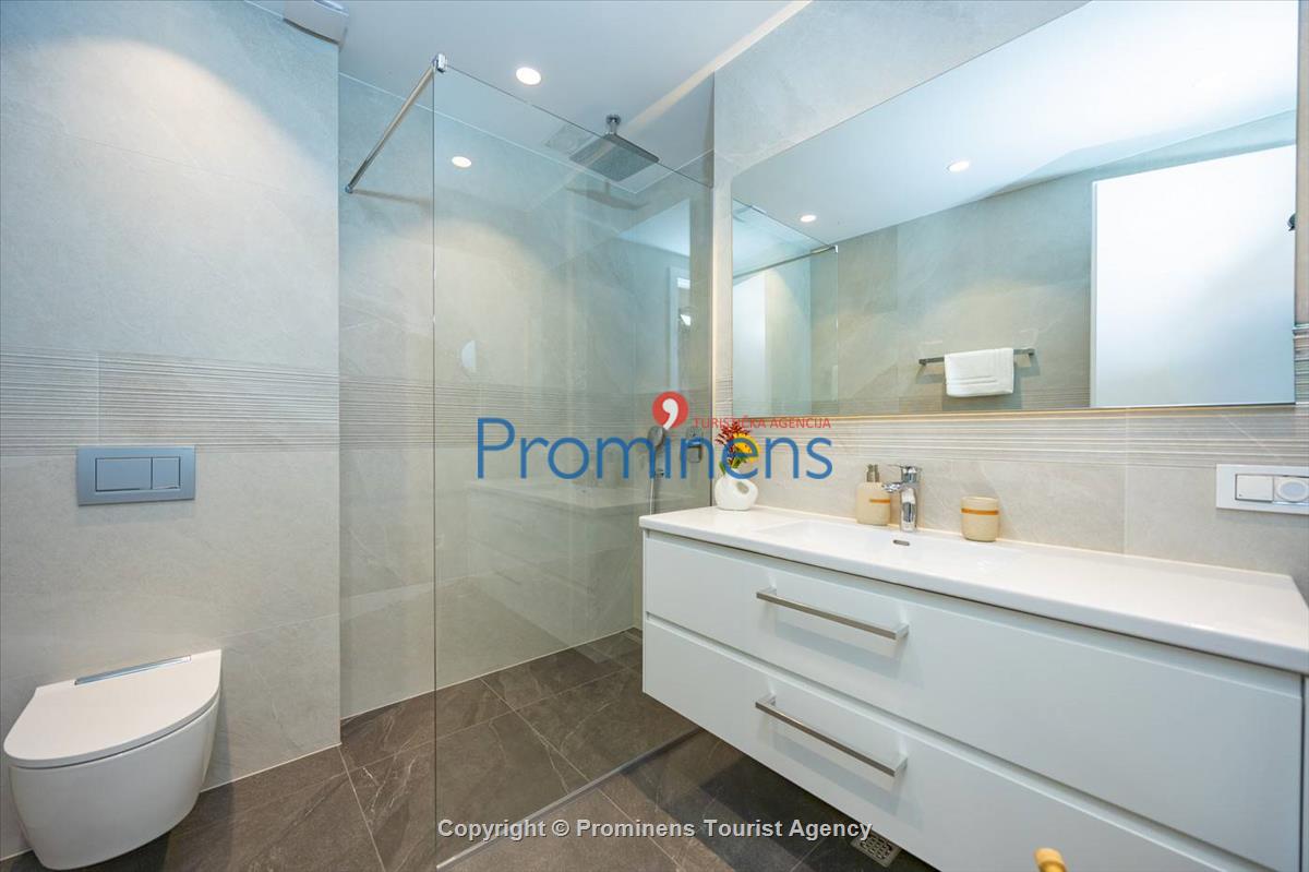 Pool apartment Maja & Petra Makarska