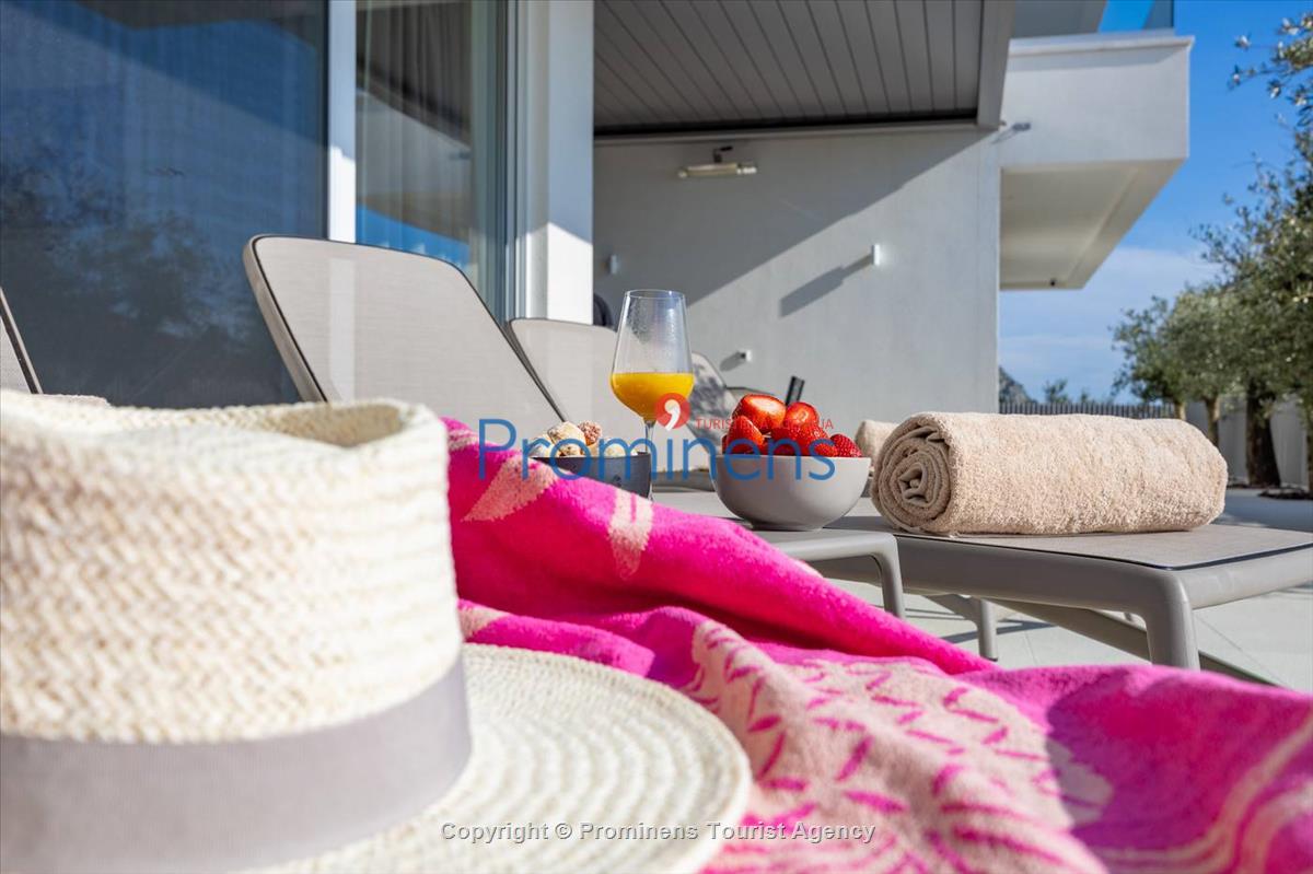 Pool apartment Maja & Petra Makarska