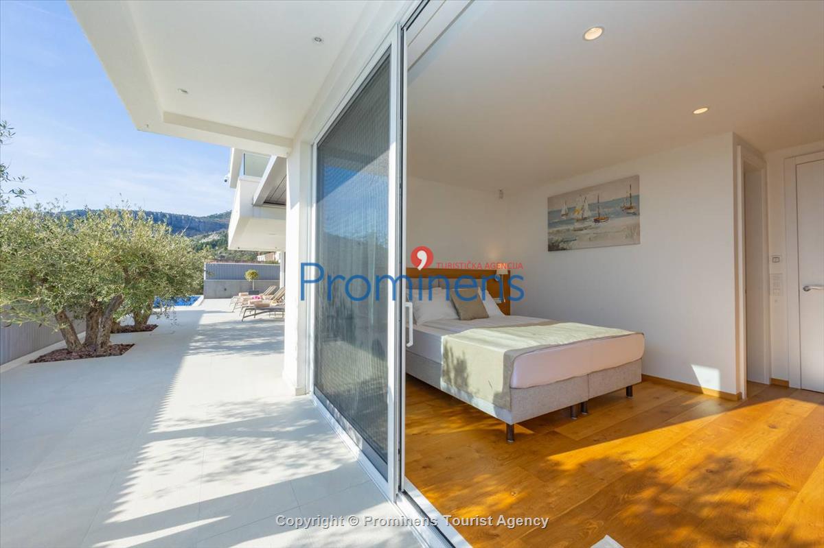 Pool apartment Maja & Petra Makarska