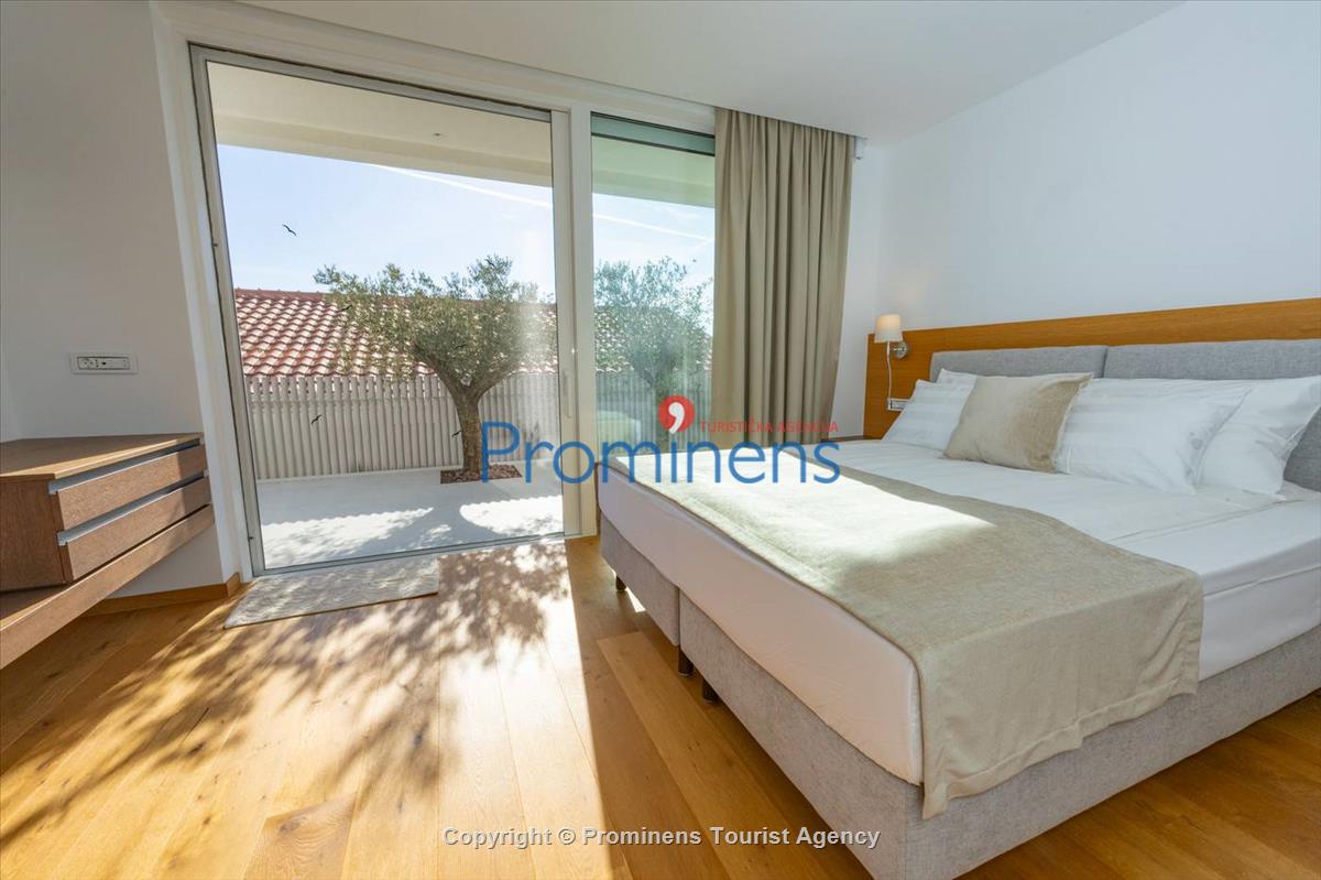 Pool apartment Maja & Petra Makarska