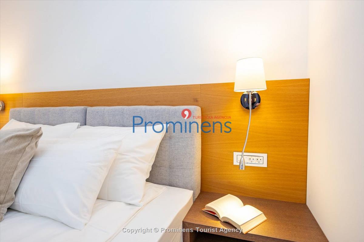 Pool apartment Maja & Petra Makarska