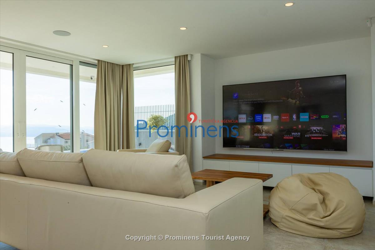 Pool apartment Maja & Petra Makarska