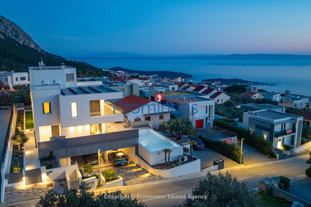 Pool apartment Maja & Petra Makarska