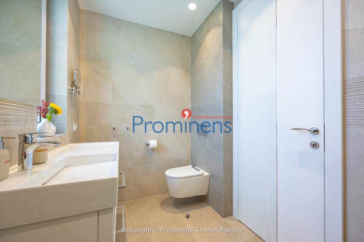 Pool apartment Maja & Petra Makarska