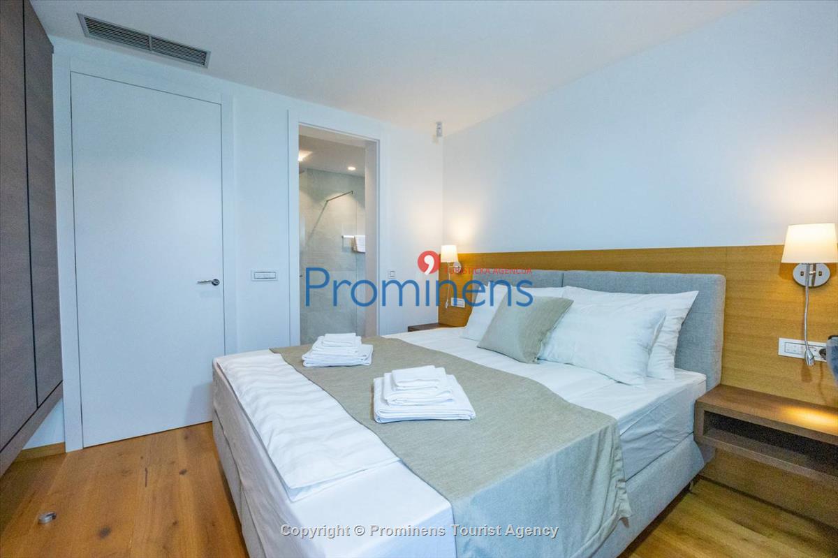 Pool apartment Maja & Petra Makarska