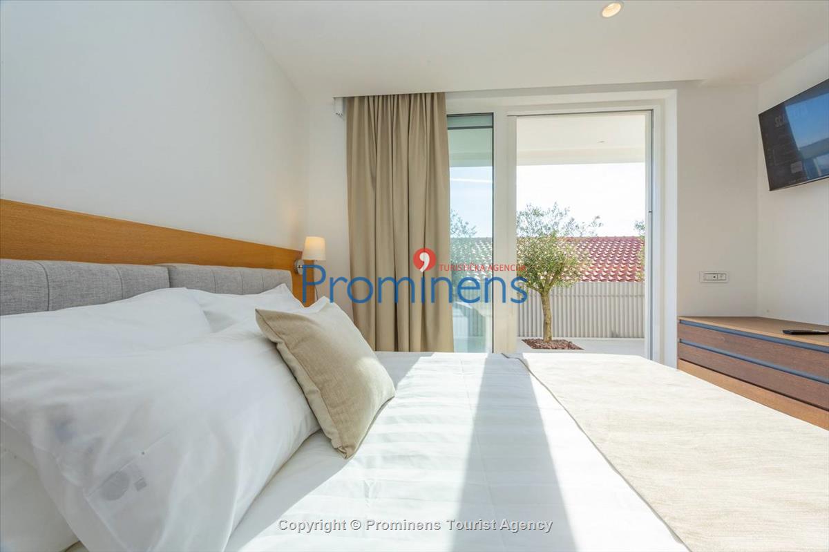 Pool apartment Maja & Petra Makarska