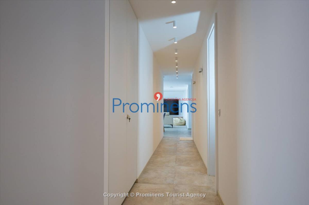 Pool apartment Maja & Petra Makarska