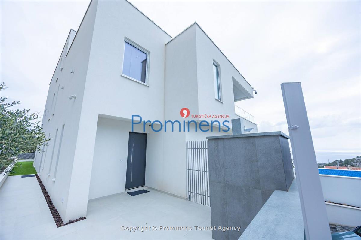 Pool apartment Maja & Petra Makarska