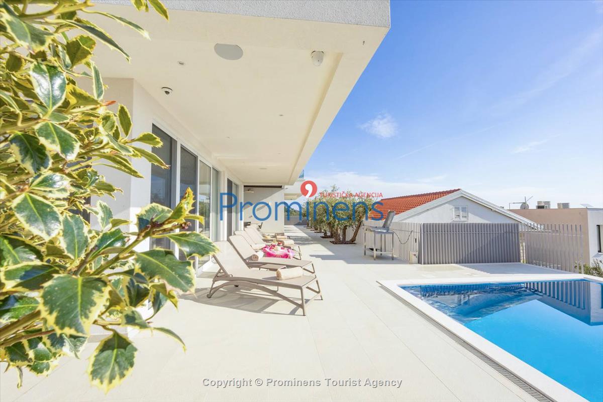 Pool apartment Maja & Petra Makarska