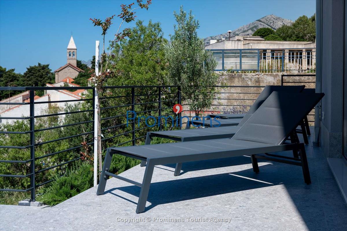 Villa Šime Brela – Pool, Sea View, Gym, Sleeps 4