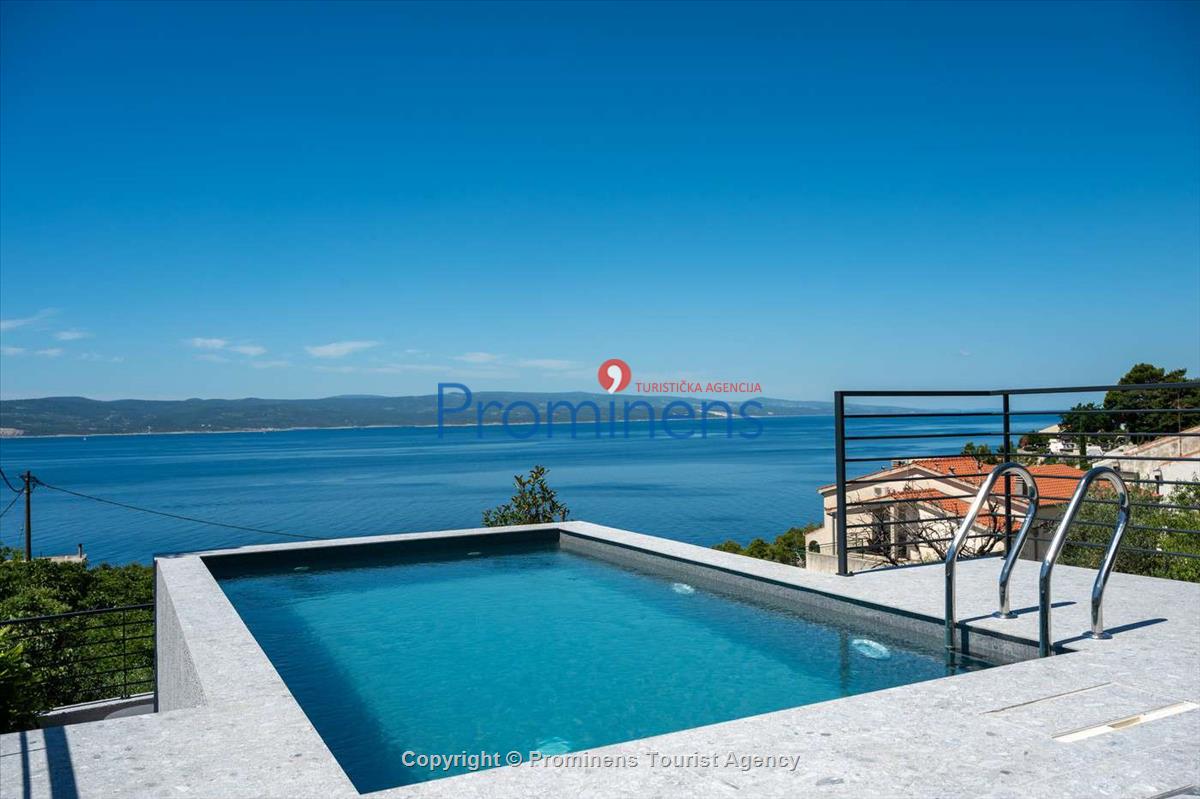 Villa Šime Brela – Pool, Sea View, Gym, Sleeps 4