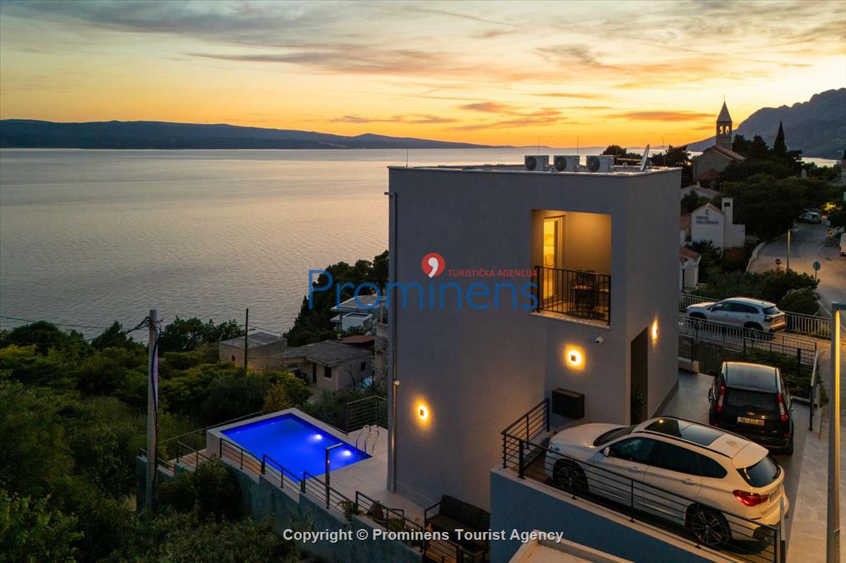 Villa Šime Brela – Pool, Sea View, Gym, Sleeps 4
