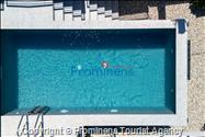Villa Šime Brela – Pool, Sea View, Gym, Sleeps 4