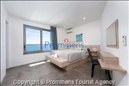 Villa Šime Brela – Pool, Sea View, Gym, Sleeps 4