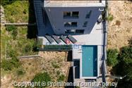 Villa Šime Brela – Pool, Sea View, Gym, Sleeps 4
