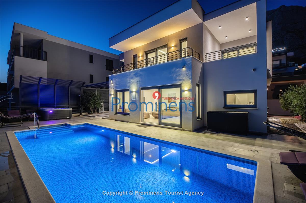 Villa Hota Makarska – Heated Pool, Hot Tub, Sauna, Gym, Sleeps 8