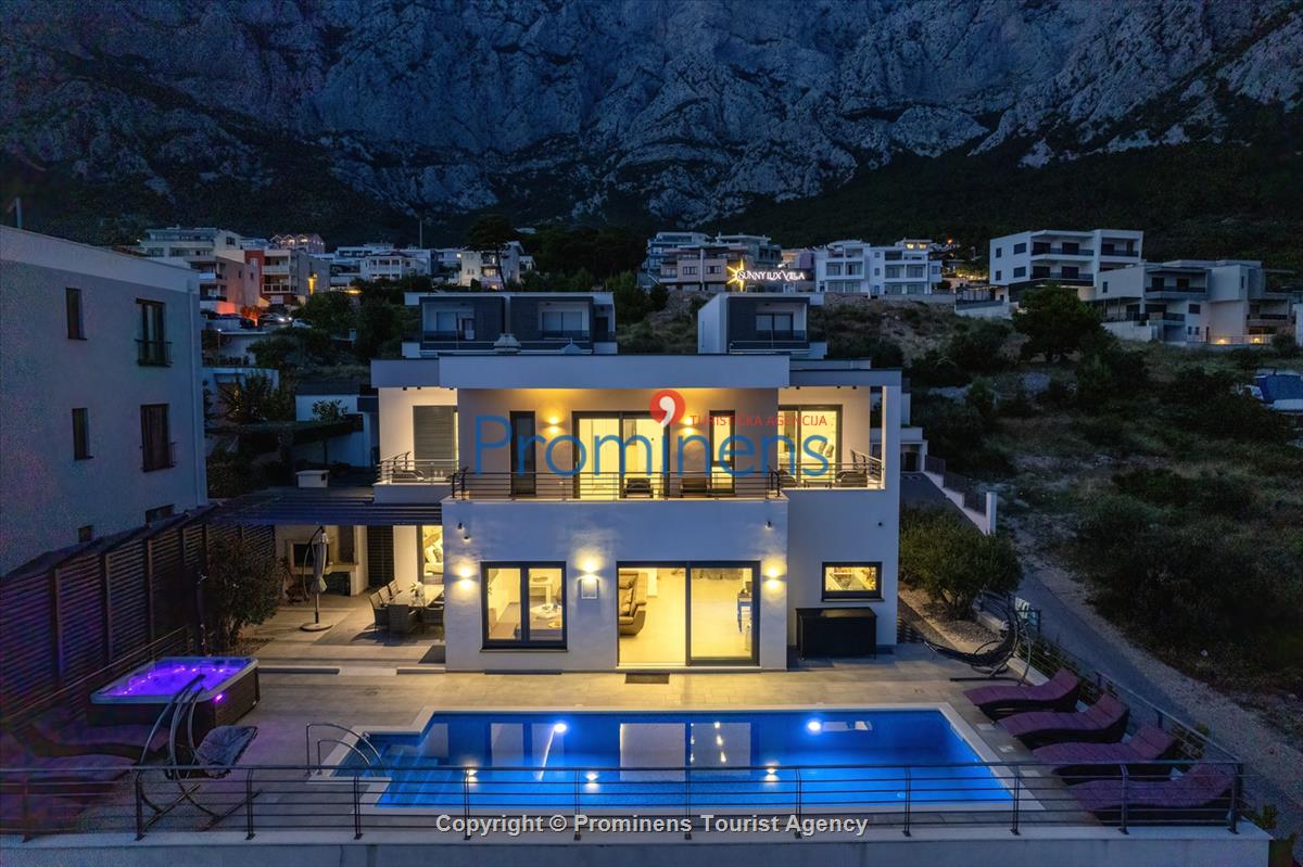 Villa Hota Makarska – Heated Pool, Hot Tub, Sauna, Gym, Sleeps 8