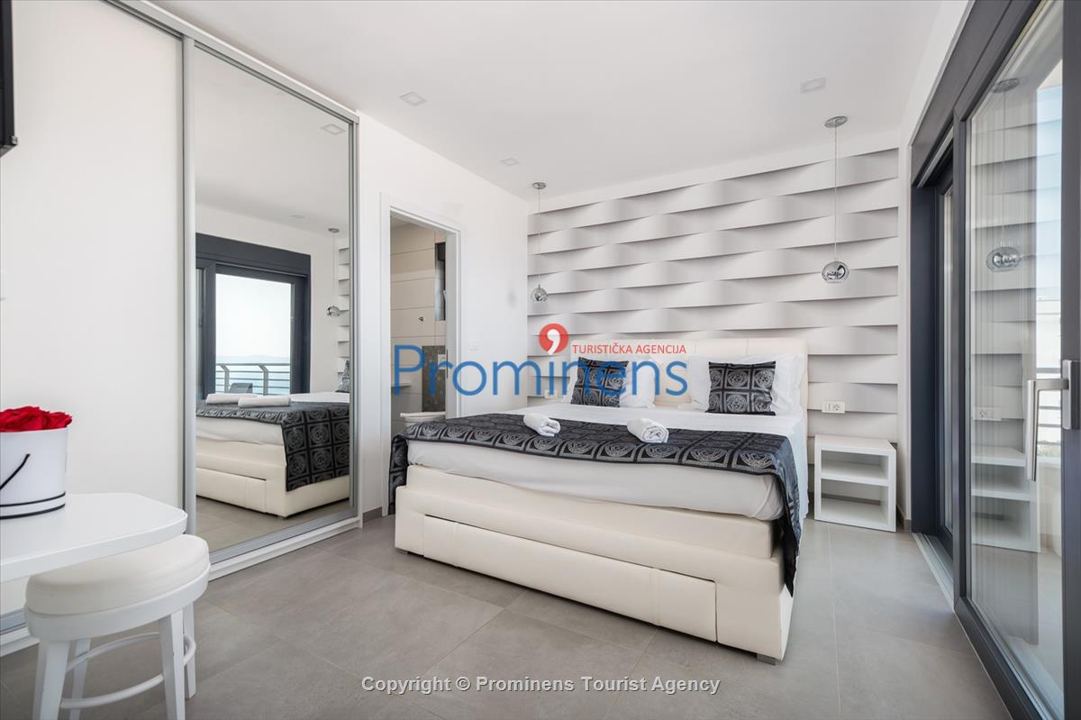 Villa Hota Makarska – Heated Pool, Hot Tub, Sauna, Gym, Sleeps 8