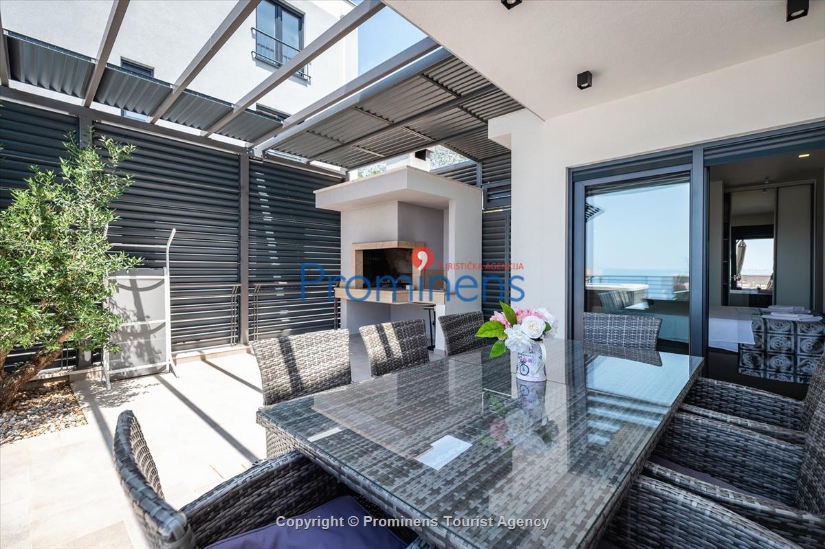 Villa Hota Makarska – Heated Pool, Hot Tub, Sauna, Gym, Sleeps 8