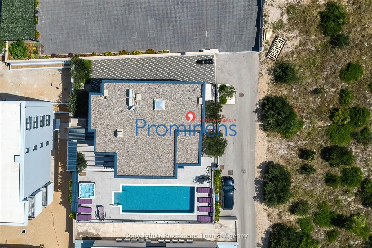 Villa Hota Makarska – Heated Pool, Hot Tub, Sauna, Gym, Sleeps 8