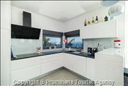 Villa Hota Makarska – Heated Pool, Hot Tub, Sauna, Gym, Sleeps 8