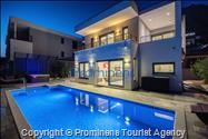 Villa Hota Makarska – Heated Pool, Hot Tub, Sauna, Gym, Sleeps 8
