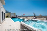 Villa Hota Makarska – Heated Pool, Hot Tub, Sauna, Gym, Sleeps 8