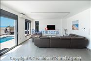 Villa Hota Makarska – Heated Pool, Hot Tub, Sauna, Gym, Sleeps 8