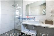 Villa Hota Makarska – Heated Pool, Hot Tub, Sauna, Gym, Sleeps 8