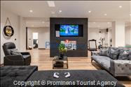 Villa Hota Makarska – Heated Pool, Hot Tub, Sauna, Gym, Sleeps 8