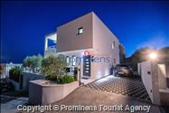 Villa Hota Makarska – Heated Pool, Hot Tub, Sauna, Gym, Sleeps 8