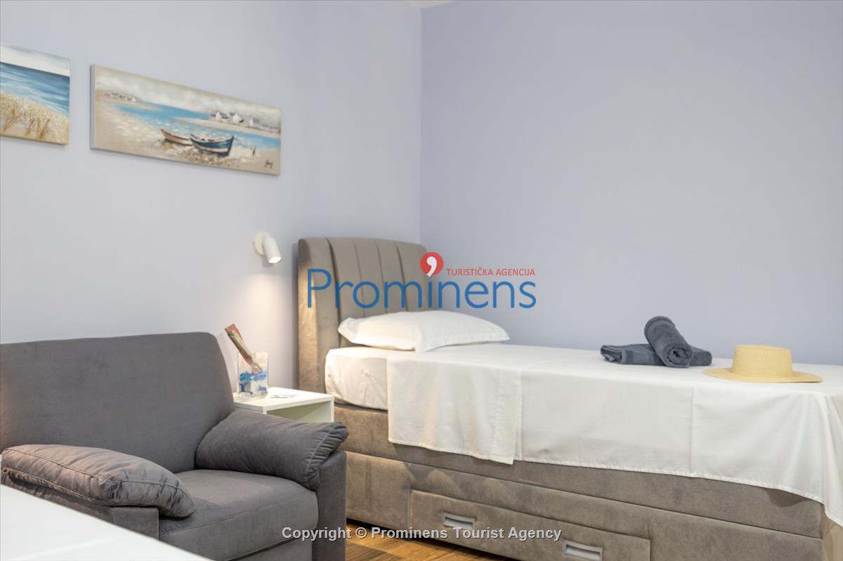 Beachfront Villa San't Antonio Podaca – 4 Bedrooms, 2 Families, Direct Sea Access, Makarska Riviera