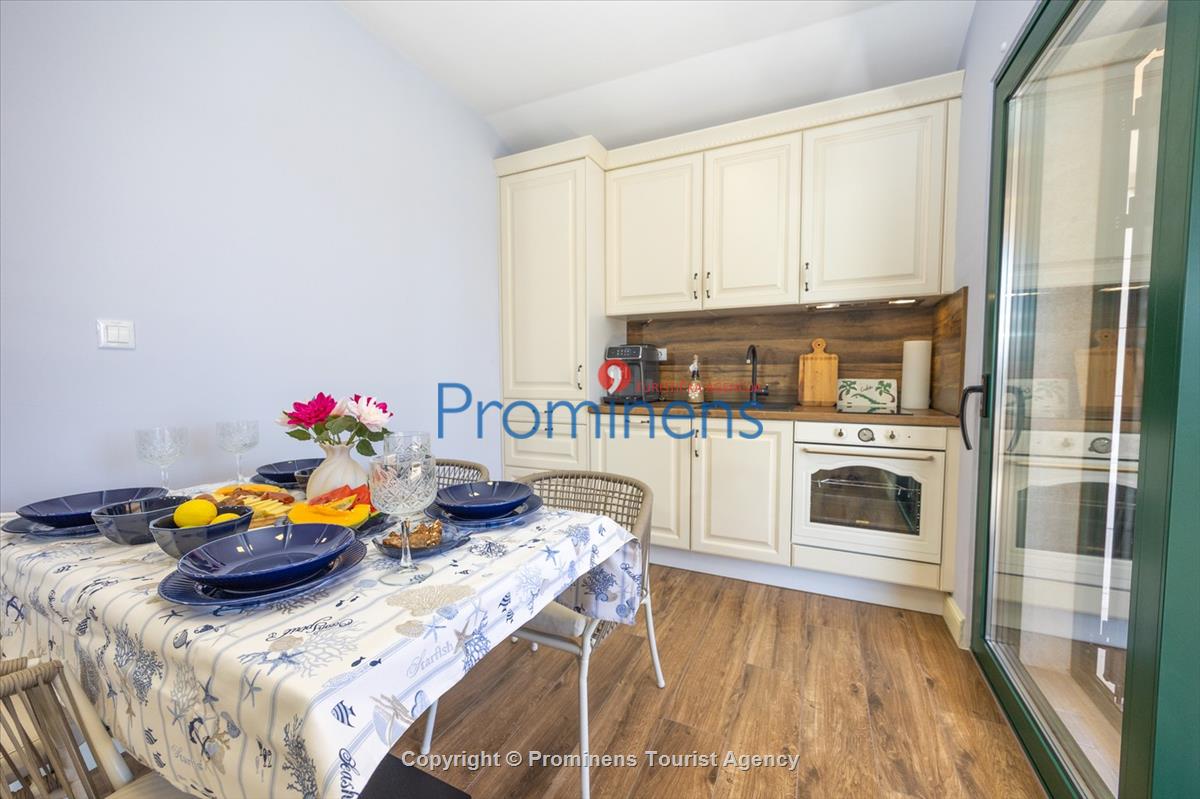 Beachfront Villa San't Antonio Podaca – 4 Bedrooms, 2 Families, Direct Sea Access, Makarska Riviera