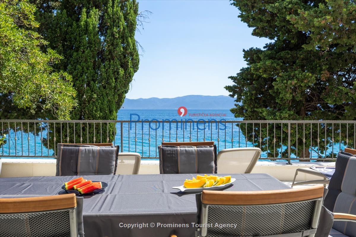 Beachfront Villa San't Antonio Podaca – 4 Bedrooms, 2 Families, Direct Sea Access, Makarska Riviera