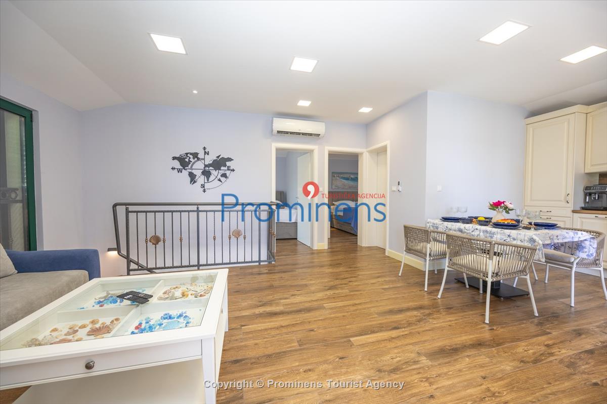 Beachfront Villa San't Antonio Podaca – 4 Bedrooms, 2 Families, Direct Sea Access, Makarska Riviera
