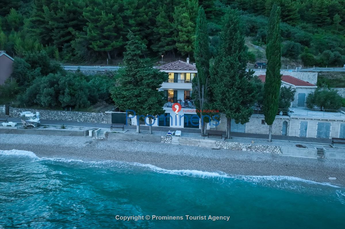 Beachfront Villa San't Antonio Podaca – 4 Bedrooms, 2 Families, Direct Sea Access, Makarska Riviera