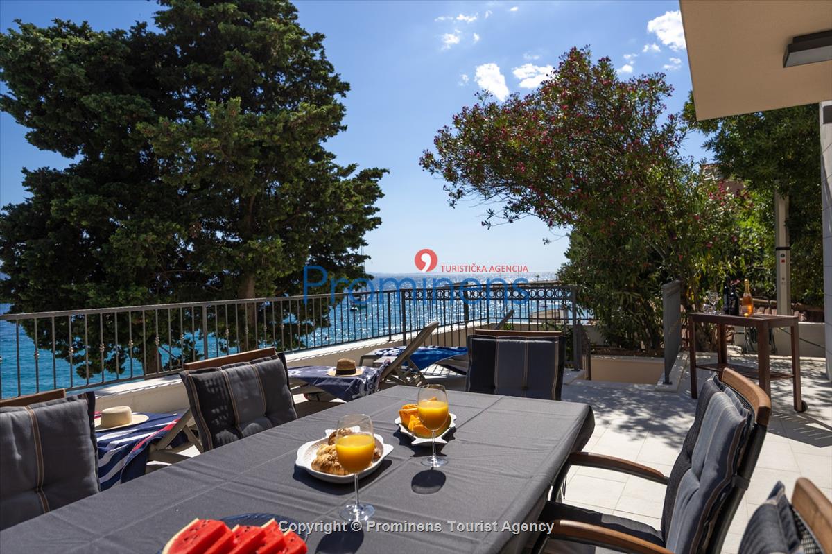 Beachfront Villa San't Antonio Podaca – 4 Bedrooms, 2 Families, Direct Sea Access, Makarska Riviera
